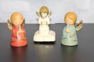 lot 204 image: Set of 3 Vintage Christmas Angels Figurines