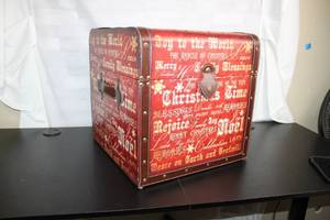 lot 205 image: Vintage Decorative Storage Chest with Christmas Theme