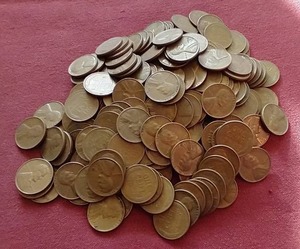 lot 37 image: (200) Wheat Pennies