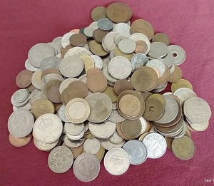 lot 54 image: 2.5 lb Bag of Foreign Coins