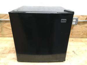 Avanti 1.6 cu. ft. Compact Refrigerator Model # RM16J1B