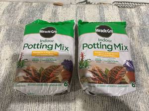 lot 177 image: LOT OF 2 Miracle-Gro Indoor Potting Mix 6 qt., Grows beautiful Houseplants