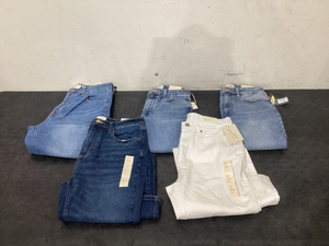 lot 538 image: LOT OF 5 Womens Jeans Size 6