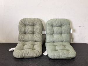 lot 540 image: LOT OF 4 Seat Cushions Green