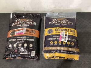 lot 543 image: LOT OF 2 Hardwood Bear Mount Pellets