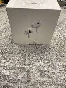 lot 18 image: Apple AirPods Pro (2nd generation)