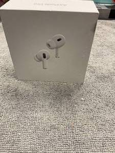 lot 29 image: Apple AirPods Pro (2nd generation)