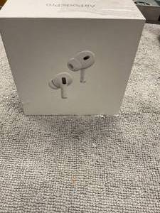 lot 30 image: Apple AirPods Pro (2nd generation)