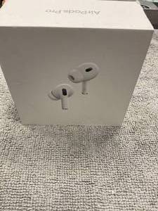 lot 31 image: Apple AirPods Pro (2nd generation)