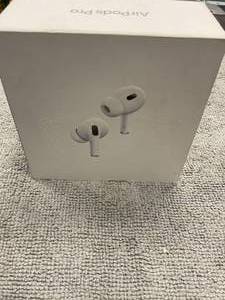lot 32 image: Apple AirPods Pro (2nd generation)