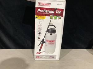 lot 386 image: Chapin 26021XP Made in USA 2-Gallon Heavy-Duty Compression Sprayer