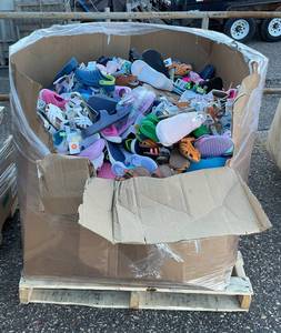 lot 950 image: Wholesale Pallet of Shoes