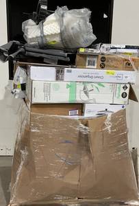 lot 902 image: Wholesale Pallet of Assorted Miscellaneous Items