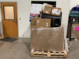 lot 904 image: Wholesale Pallet of Assorted Miscellaneous Items