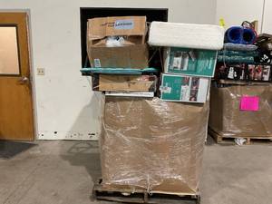 lot 905 image: Wholesale Pallet of Assorted Miscellaneous Items