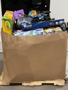 lot 909 image: Wholesale Pallet of Assorted Miscellaneous Items