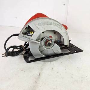 lot 6 image: Black & Decker CS1000 Corded Circular Saw  Tested Works