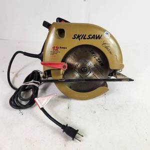 lot 16 image: Corded Skilsaw Model 5275 12 Amps Made In USA Great Condition