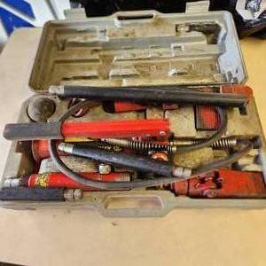 lot 47 image: Astroline 5104 Four Ton Capacity Body & Frame Repair Kit Body & Frame Repair Kit UNTESTED