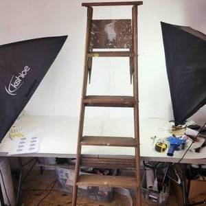 lot 65 image: Preowned 6 Wooden Ladder Great Condition
