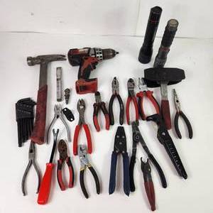 lot 87 image: Large Lot Of Miscellaneous Tools Flashlights Good Condition