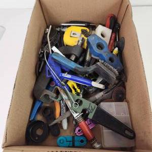 lot 93 image: Large Lot Of Miscellaneous Tools Tape Measure Wire Brushes And Much More