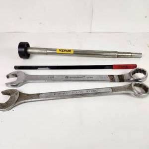 lot 104 image: Lot Of Tools Crescent Wrench 1-34 And 1-78 And More