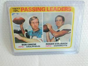 lot 23 image: 1978 Topps Roger Staubach & Bob Gri...