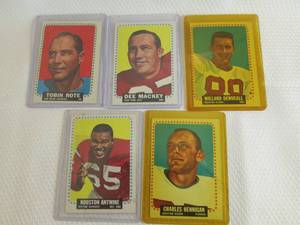 lot 41 image: 5 1964 Topps Football Cards...