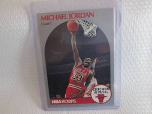 lot 70 image: 1990-91 NBA Hoops Michael Jordan  C...