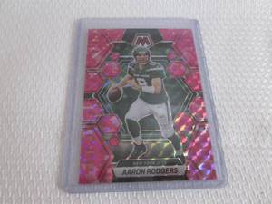 lot 111 image: 2023 Mosaic Aaron Rodgers Pink Priz...