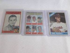 lot 170 image: 1966 - 1972 Topps Jim Perry Cards...