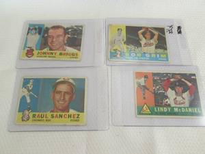 lot 225 image: 1960 Topps Baseball Cards...