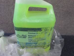 lot 252 image: 3 Gallon P&G ProLine Finished Floo...