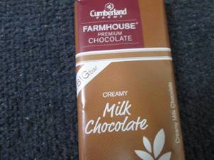 lot 275 image: 6- 3.25 oz FarmHouse Creamy Milk Ch...
