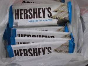 lot 311 image: 12- Hersheys Cookies & Crme Bars...