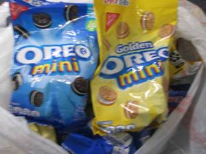 lot 318 image: 12- 3 oz Oreo Minis...