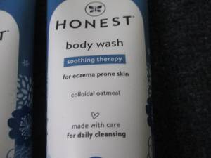 lot 409 image: 6- 8 oz Honest Soothing Therapy Bod...