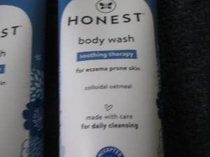 lot 411 image: 6- 8 oz Honest Soothing Therapy Bod...