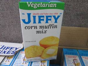 lot 417 image: 12- 8.5 oz Jiffy Vegetarian Corn Mu...