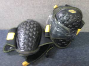 lot 484 image: 2 Pair QEP Knee Pads...