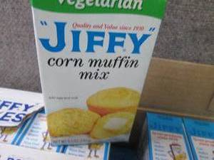 lot 415 image: 12- 8.5 oz Jiffy Vegetarian Corn Mu...