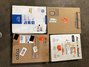 Lot of Assorted Toilet Seats Various Models and Conditions  Customer Returns See Pictures