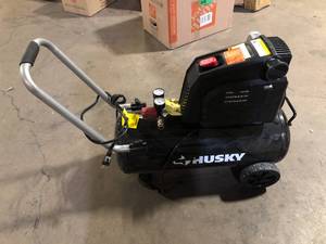 Husky 8 Gallon 150PSI Hotdog Air Compressor Customer Returns See Pictures