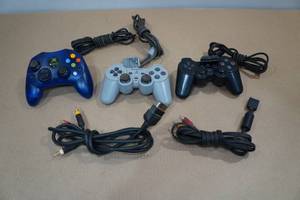lot 28 image: 3 Controllers -XBOX, PlayStation 12