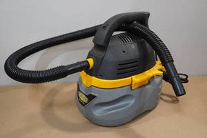 lot 53 image: Stinger WetDry Vacuum