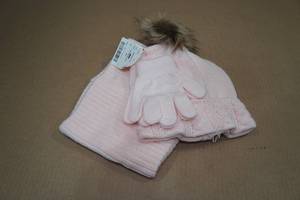 lot 62 image: Kids Winter Set -Scarf, Mittens, Hat