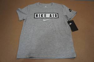 lot 64 image: Nike Air Kids T-Shirt -Size 7