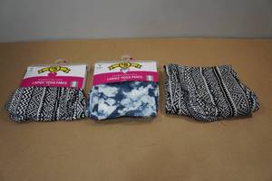 lot 75 image: 3 Ladies Yoga Pants -XL