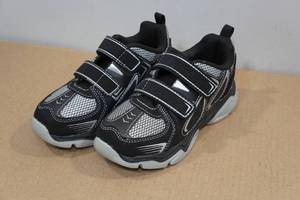 lot 76 image: Kids Size 13 Velcro Sneakers